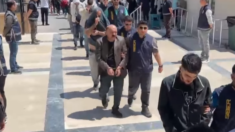 Şanlıurfa merkezli 11 ilde sahte site ve sosyal medya dolandırıcılığı operasyonu