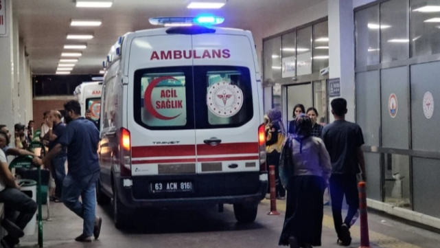 Şanlıurfa’da 20 yaşındaki genç üst geçitten atladı