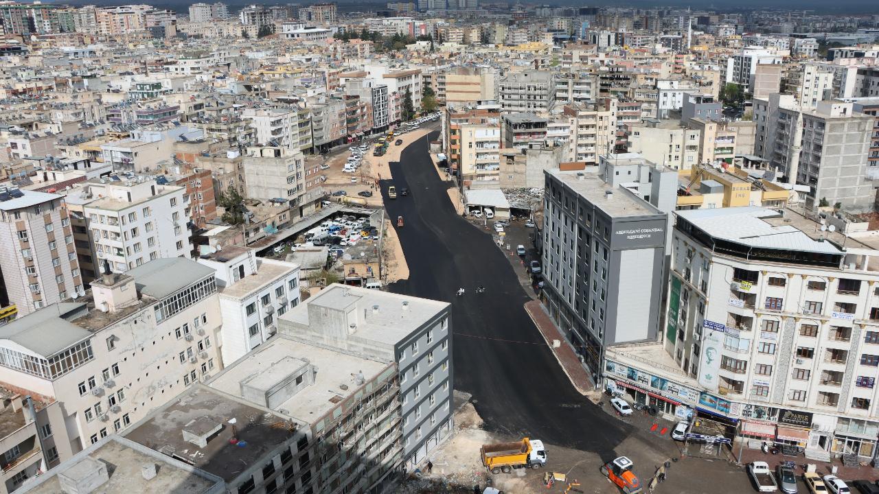 Şanlıurfa’da 25 metrelik yol projesinde asfalt çalışmaları başladı