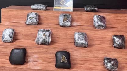 Şanlıurfa'da bir araçta 8 kilo uyuşturucu ele geçirildi