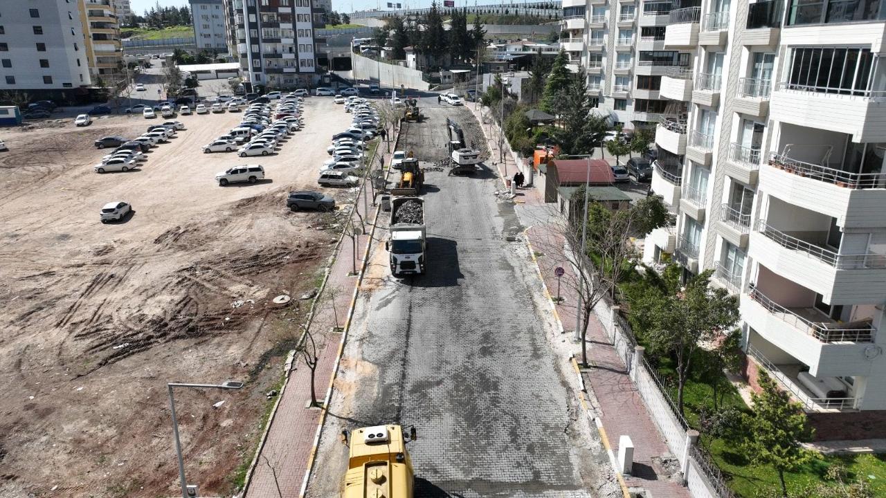 Şanlıurfa’da Mustafa Direkli Caddesi geçici olarak araç trafiğine kapatıldı