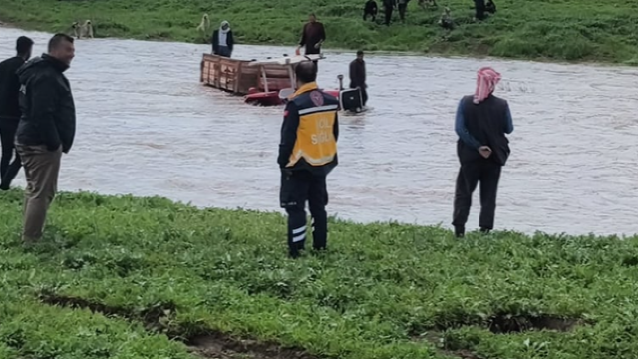 Şanlıurfa’da traktör dere yatağına devrildi: 3 kişi mahsur kaldı