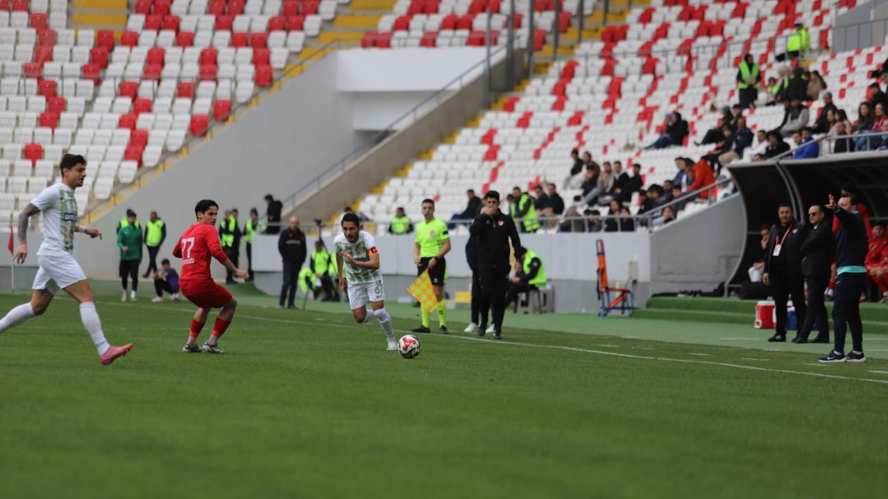 Urfaspor galibiyet hasretine son verdi