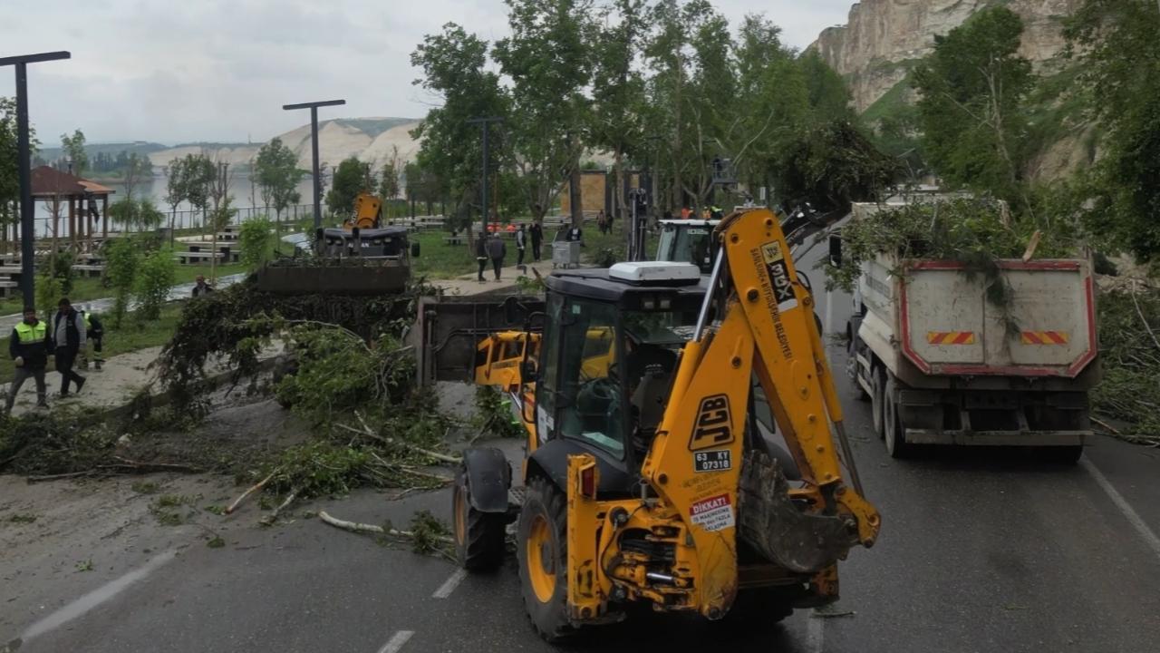 Büyükşehir, Birecik’te afetin 3. gününde de sahada
