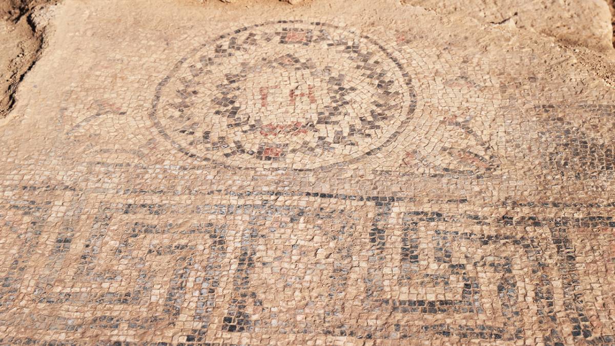 Urfa Kalesi'nde 1500 yıllık mozaik bulundu