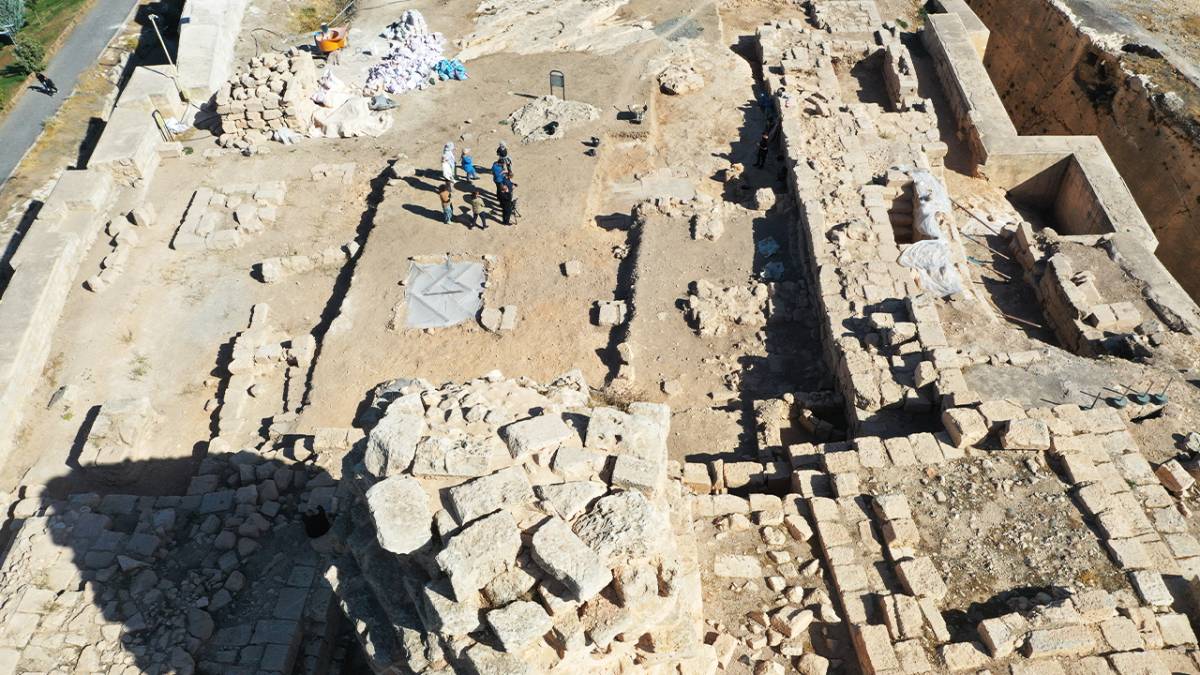 Urfa Kalesi'nde 1500 yıllık mozaik bulundu