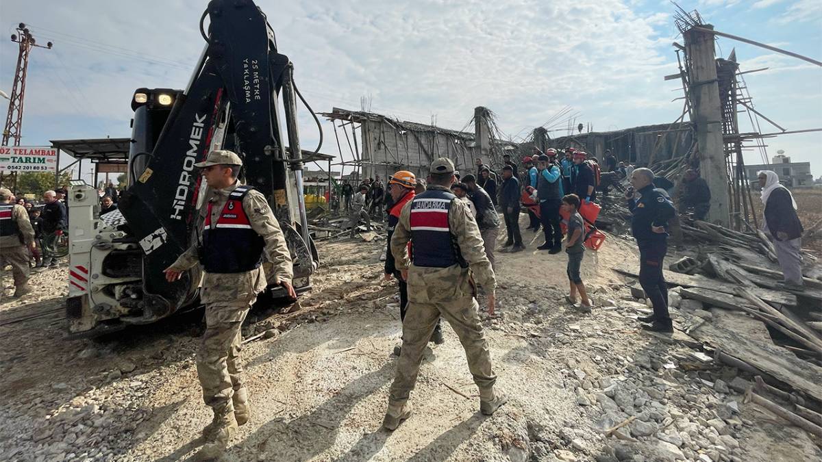Şanlıurfa'da tek katlı inşaat çöktü: 4 işçi enkaz altında kaldı