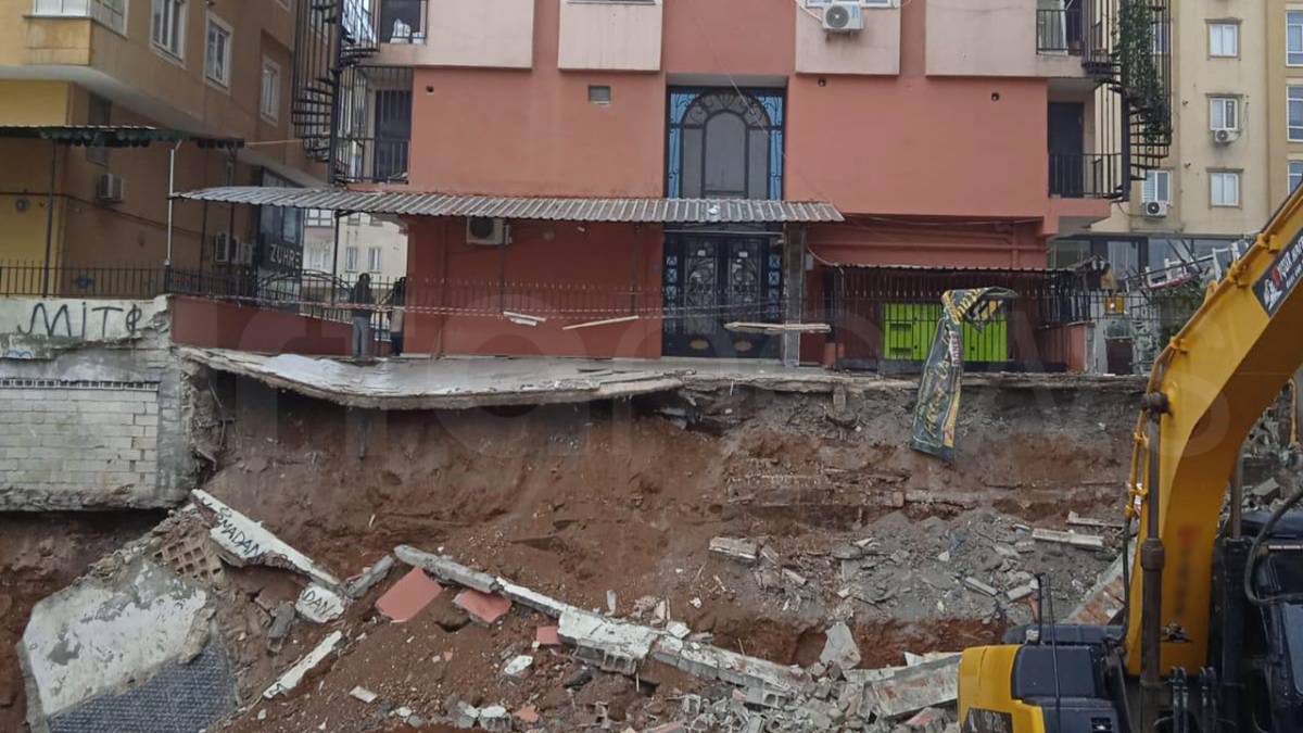 Şanlıurfa'da kazı sırasında istinat duvarı çöktü