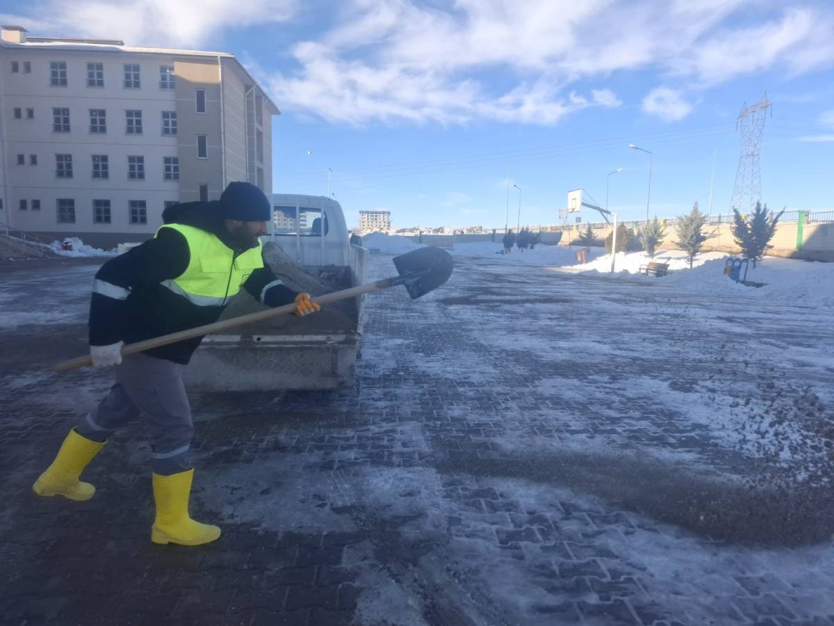 Şanlıurfa kırsalında 4 bin 500 kilometre yol ulaşıma açıldı