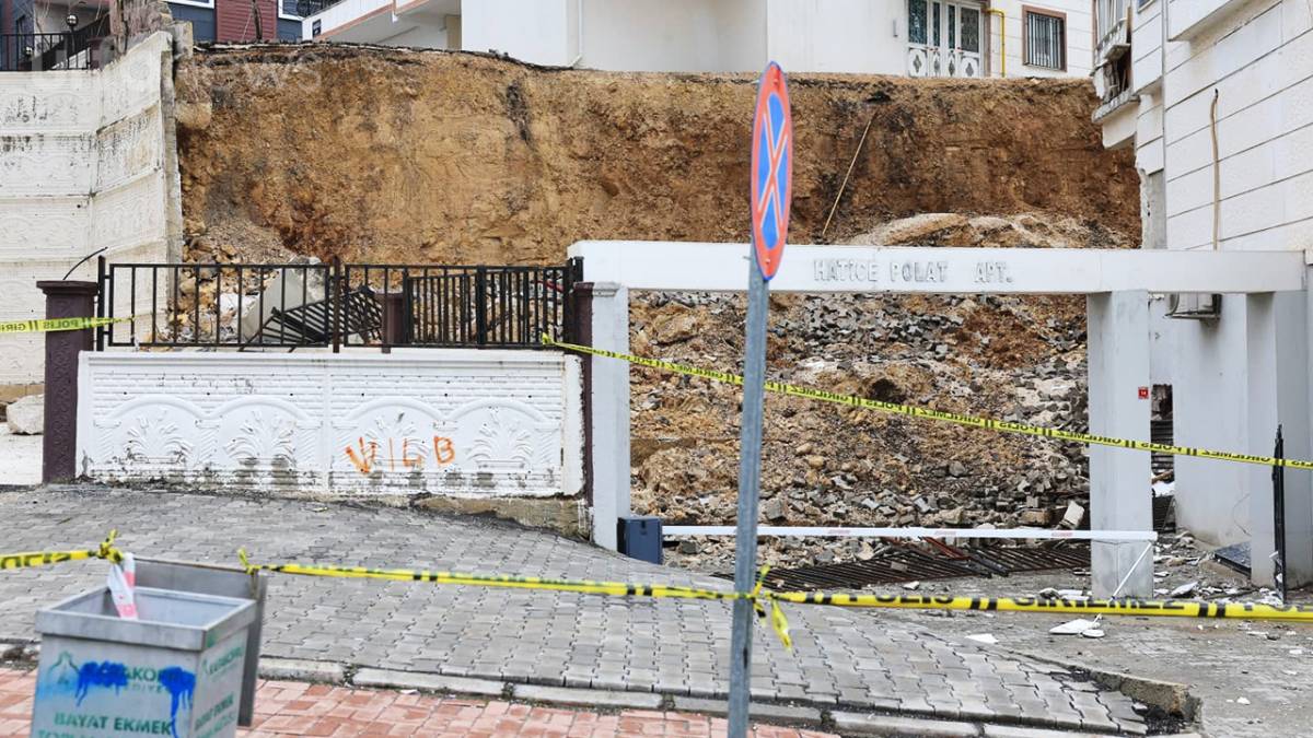 Şanlıurfa'da çöken duvar nedeniyle bir bina daha boşaltıldı