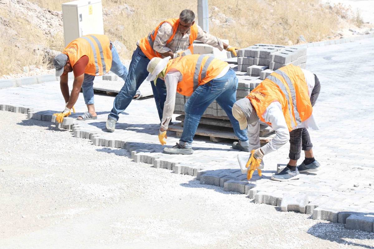 Karaköprü'de hizmetler aralıksız sürüyor