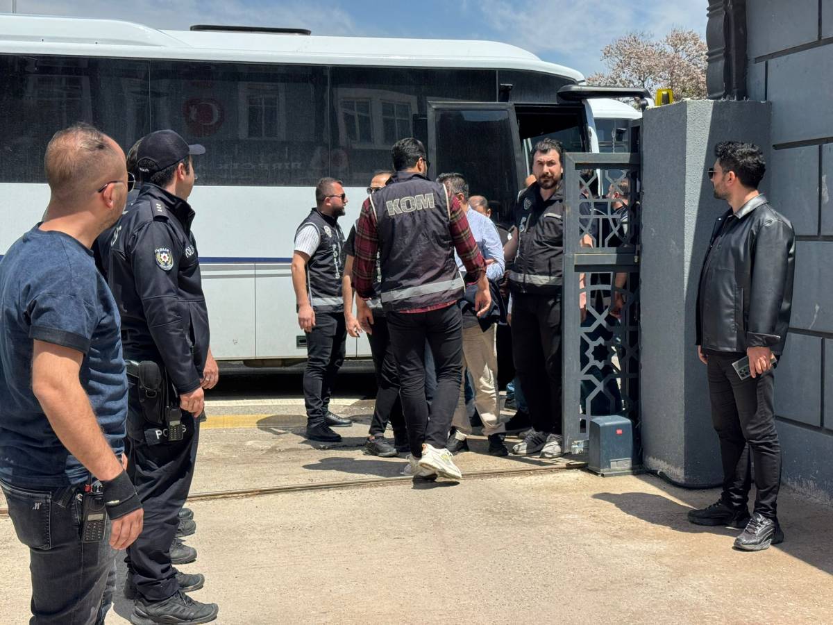 Halfeti Belediyesi operasyonunda gözaltına alınanlar adliyede